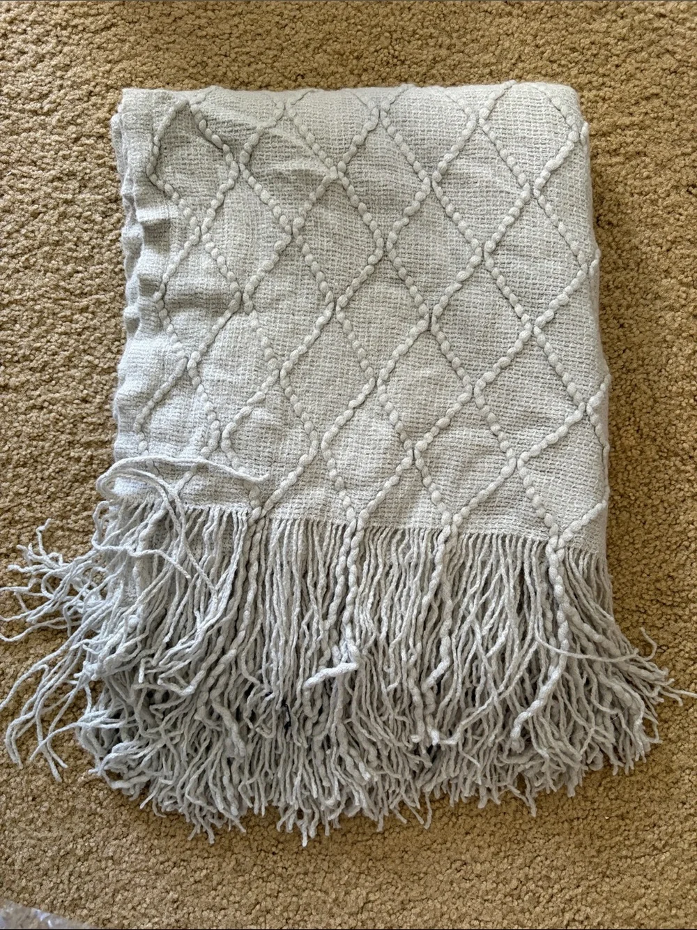 Luxuriously Soft Diamond-Pattern Throw Blanket with Fringe